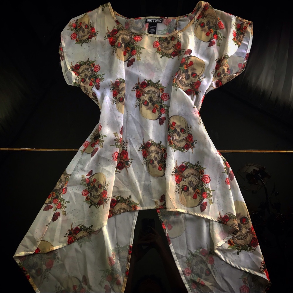 Hot Topic flowy skull top